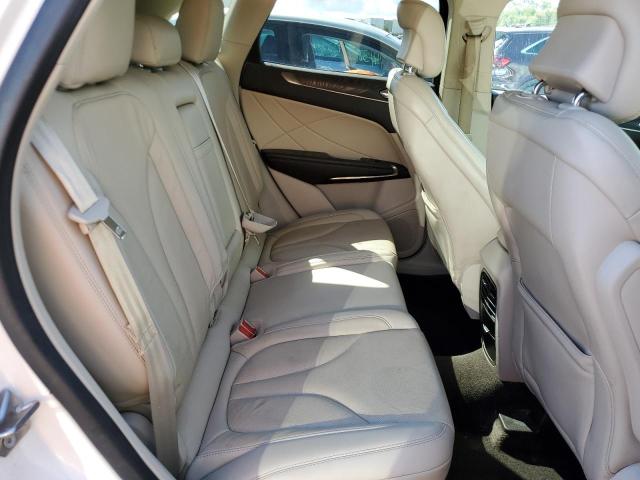 5LMCJ3C94JUL03937 - 2018 LINCOLN MKC RESERV WHITE photo 6
