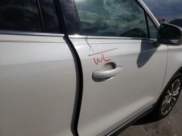 5LMCJ3C94JUL03937 - 2018 LINCOLN MKC RESERV WHITE photo 9