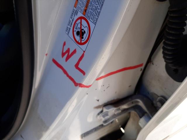 JF2SKAPC5KH564970 - 2019 SUBARU FORESTER S WHITE photo 9