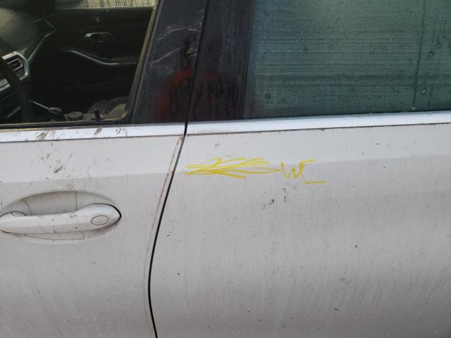 3MW5R1J55K8B00189 - 2019 BMW 330I WHITE photo 9