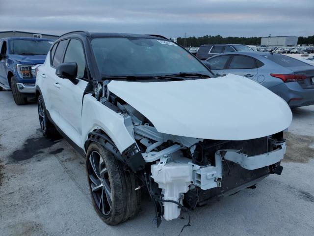 YV4AC2HM4L2302962 - 2020 VOLVO XC40 T4 R- WHITE photo 1