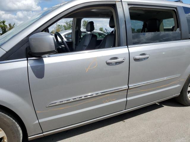 2C4RC1BGXFR565143 - 2015 CHRYSLER TOWN & COU Silber Foto 9
