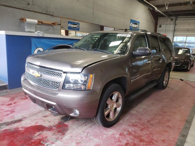 1GNSKKE79CR327363 - 2012 CHEVROLET SUBURBAN K GRAY photo 2