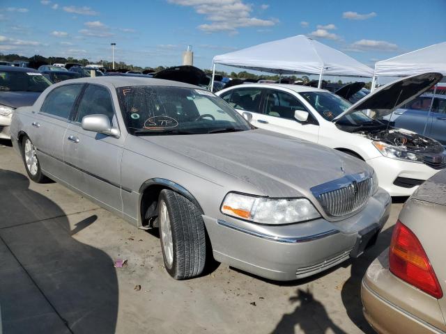 2LNHM82V58X653916 - 2009 LINCOLN TOWN CAR S SILVER photo 1