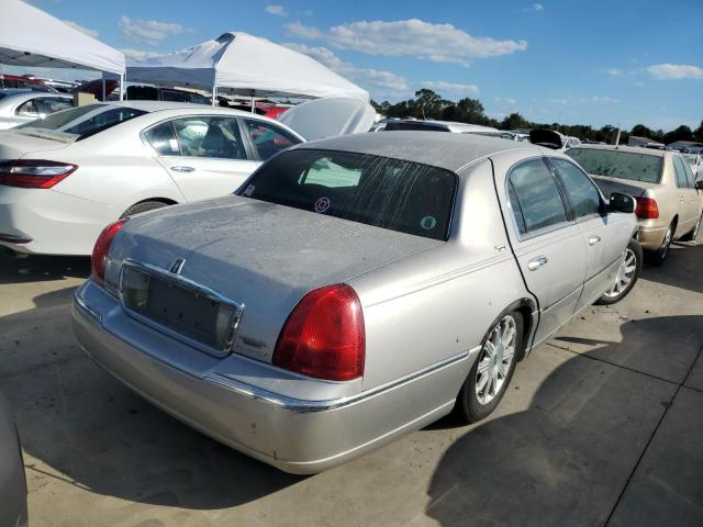 2LNHM82V58X653916 - 2009 LINCOLN TOWN CAR S SILVER photo 4