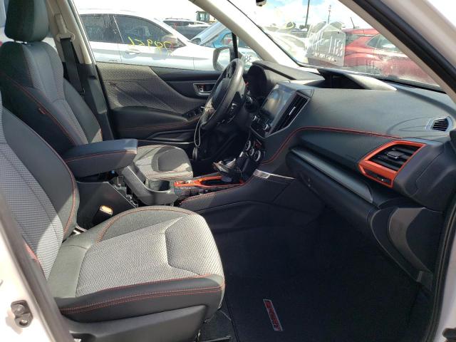 JF2SKAKC4KH573148 - 2019 SUBARU FORESTER S WHITE photo 5