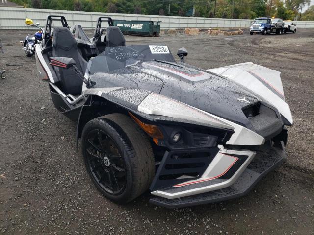 57XAARFA0H8119824 - 2017 POLARIS SLINGSHOT SILVER photo 1