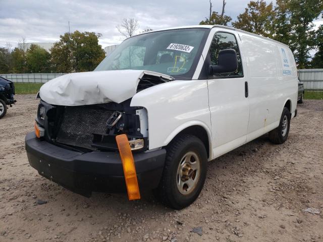 1GTFH154181132467 - 2008 GMC SAVANA G15 WHITE photo 2