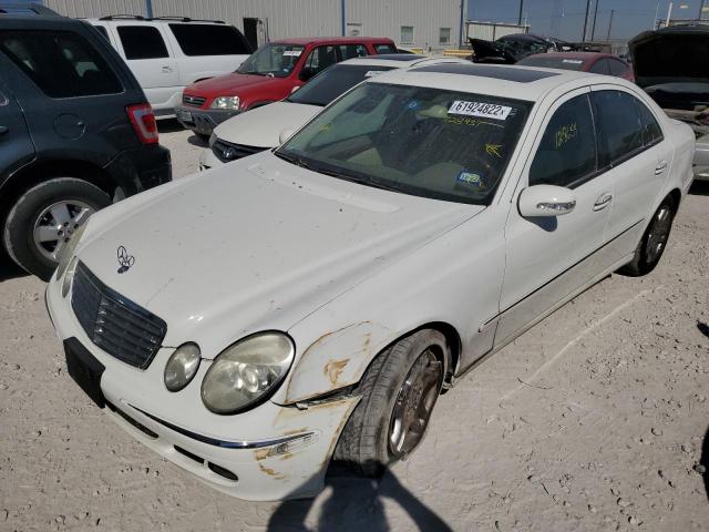 WDBUF65J05A728437 - 2005 MERCEDES-BENZ E 320 WHITE photo 2