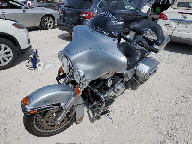 1HD1FF410BB615923 - 2011 HARLEY-DAVIDSON FLHTC SILVER photo 2