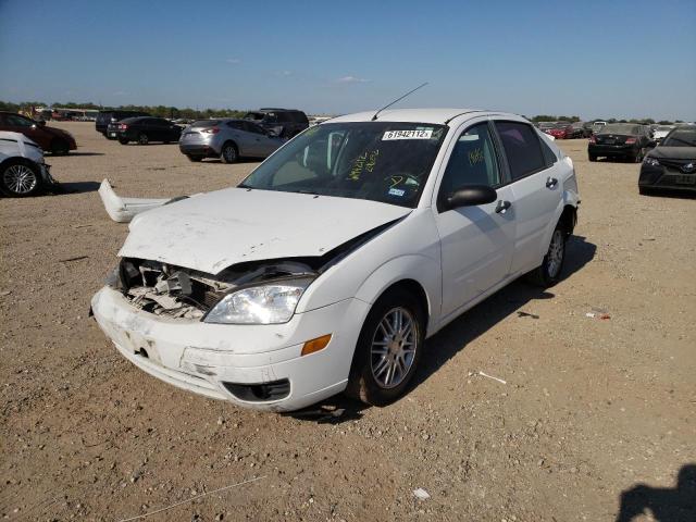 1FAFP34N37W246292 - 2007 FORD FOCUS ZX4 WHITE photo 2