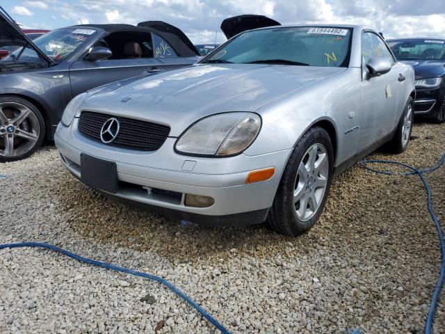 WDBKK47F1WF013302 - 1998 MERCEDES-BENZ SLK 230 KO SILVER photo 2