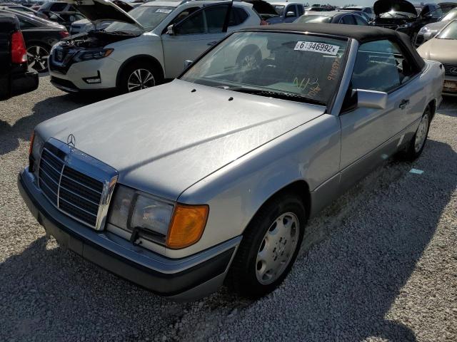 WDBEA66E4PB944597 - 1993 MERCEDES-BENZ 300 CECV SILVER photo 2