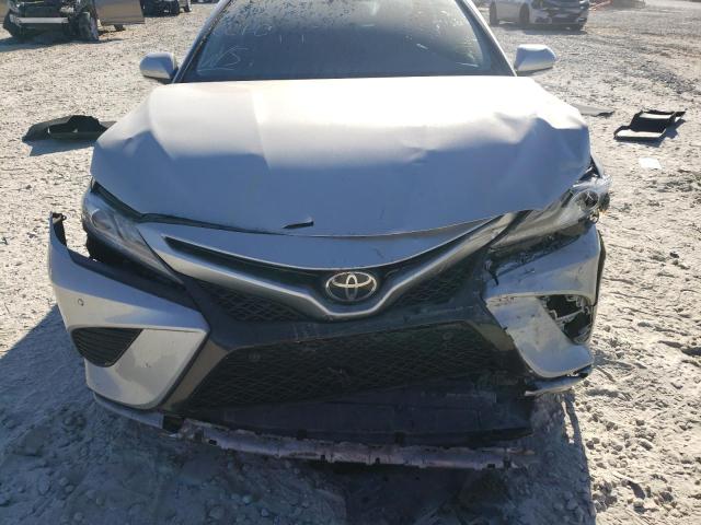 4T1B61HK3JU137247 - 2018 TOYOTA CAMRY XSE SILVER photo 7