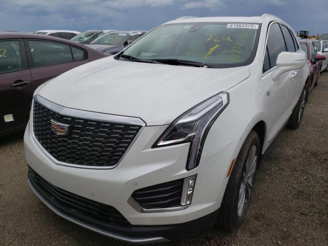 1GYKNCRS8NZ121937 - 2022 CADILLAC XT5 PREMIU WHITE photo 2