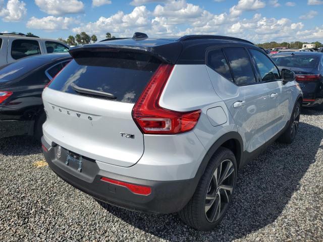 YV4162UM6N2786388 - 2022 VOLVO XC40 T5 R- WHITE photo 4