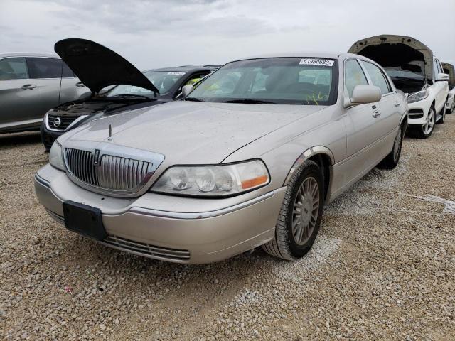 2LNBL8CV1AX623857 - 2010 LINCOLN TOWN CAR S SILVER photo 2