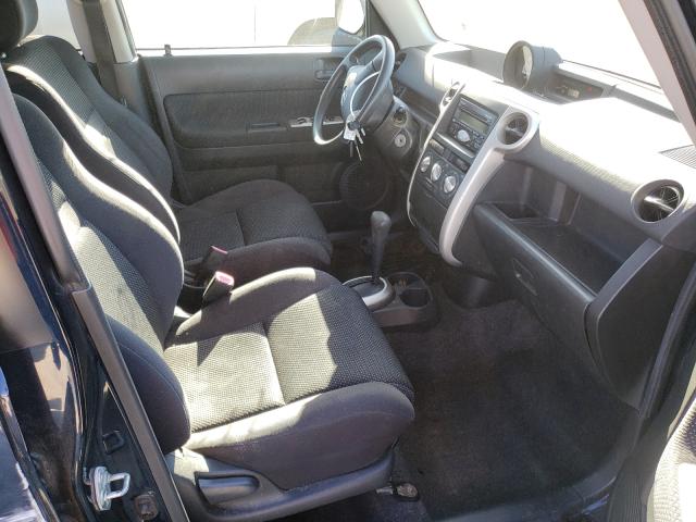 JTLKT324854003931 - 2005 TOYOTA SCION XB BLACK photo 5