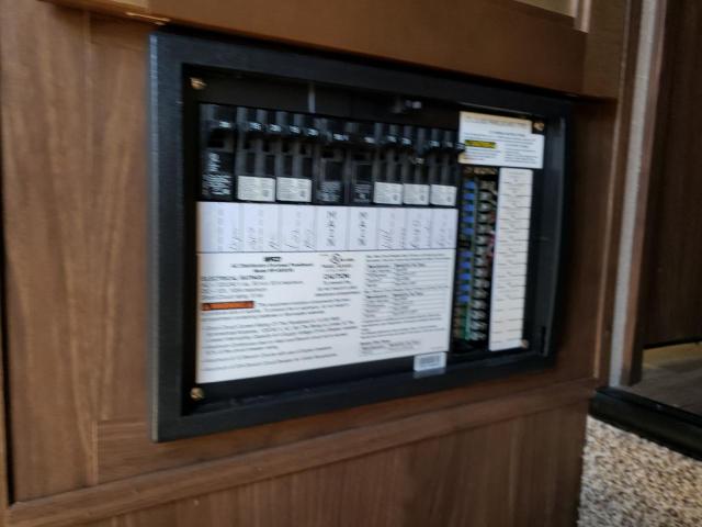 4YDF37923JA740195 - 2018 KEYSTONE MONTANA TWO TONE photo 9