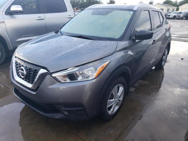 3N1CP5CU2JL499900 - 2018 NISSAN KICKS S GRAY photo 2