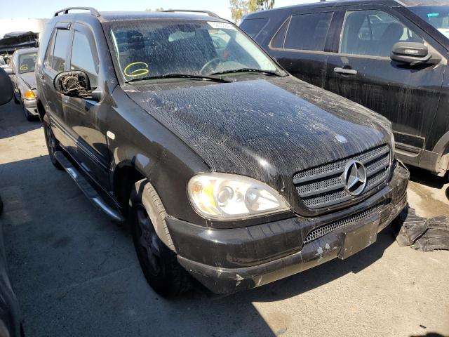 4JGAB54E11A242238 - 2001 MERCEDES-BENZ ML 320 BLACK photo 1