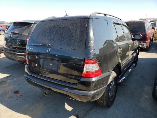 4JGAB54E11A242238 - 2001 MERCEDES-BENZ ML 320 BLACK photo 4