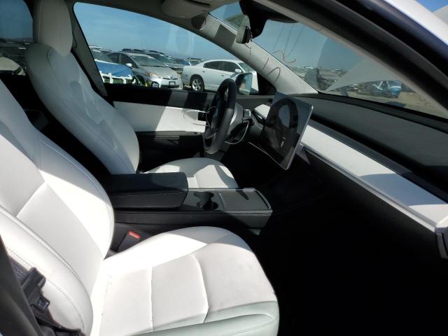 7SAYGDEE3NF355685 - 2022 TESLA MODEL Y Белый фото 5