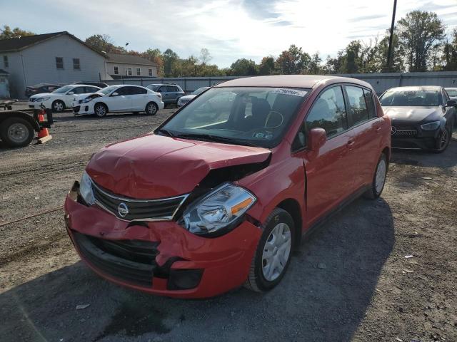 3N1BC1CP1BL373099 - 2011 NISSAN VERSA S RED photo 2