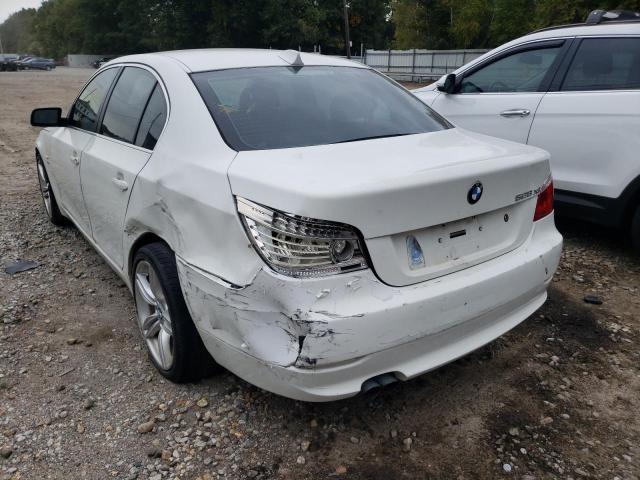 WBANV13549C151629 - 2009 BMW 528 XI WHITE photo 3