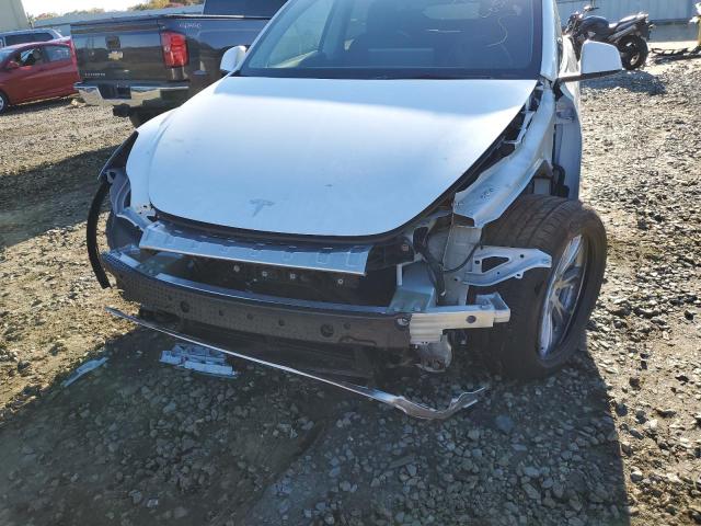 7SAYGDEE2NF315372 - 2022 TESLA MODEL Y أبيض صورة 9