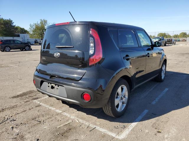 KNDJN2A2XJ7905551 - 2018 KIA SOUL BLACK photo 4