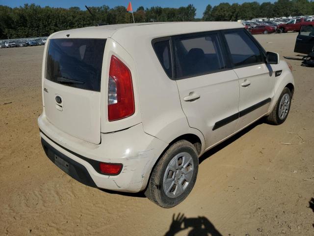 KNDJT2A54D7768563 - 2013 KIA SOUL WHITE photo 4