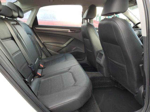 1VWDT7A37HC034342 - 2017 VOLKSWAGEN PASSAT R-L WHITE photo 6