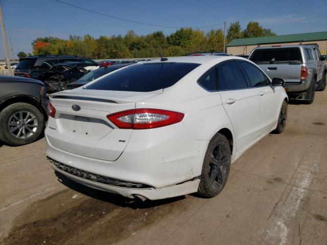 3FA6P0H7XGR135980 - 2016 FORD FUSION SE WHITE photo 4