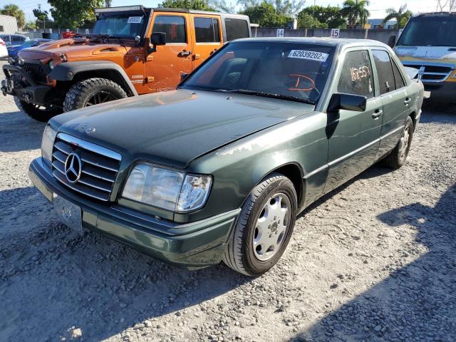 WDBEA32EXSC242050 - 1995 MERCEDES-BENZ E 320 BASE GREEN photo 2