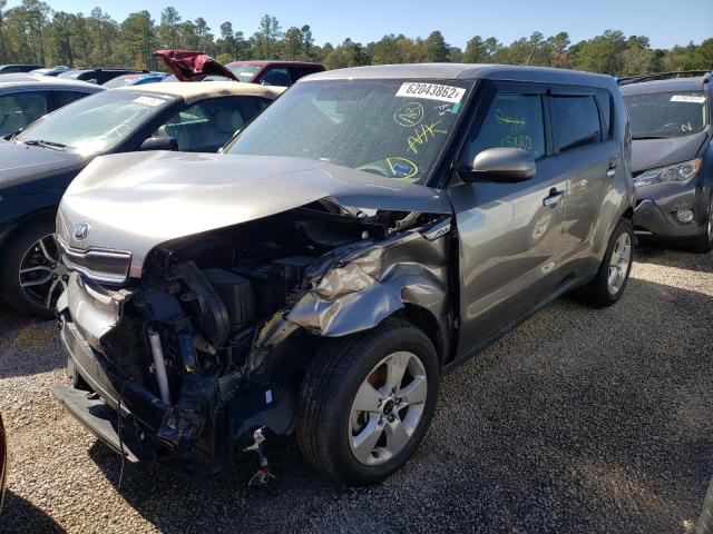 KNDJN2A27J7611136 - 2018 KIA SOUL GRAY photo 2