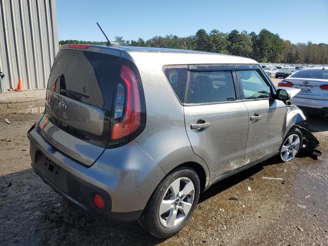 KNDJN2A27J7611136 - 2018 KIA SOUL GRAY photo 4