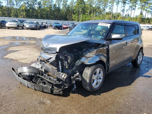 KNDJN2A27J7611136 - 2018 KIA SOUL GRAY photo 9