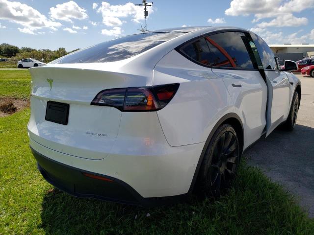 5YJYGDEE7LF034694 - 2020 TESLA MODEL Y WHITE photo 4