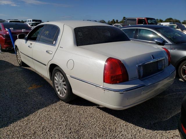 1LNHM83W14Y680418 - 2004 LINCOLN TOWN CAR U WHITE photo 3