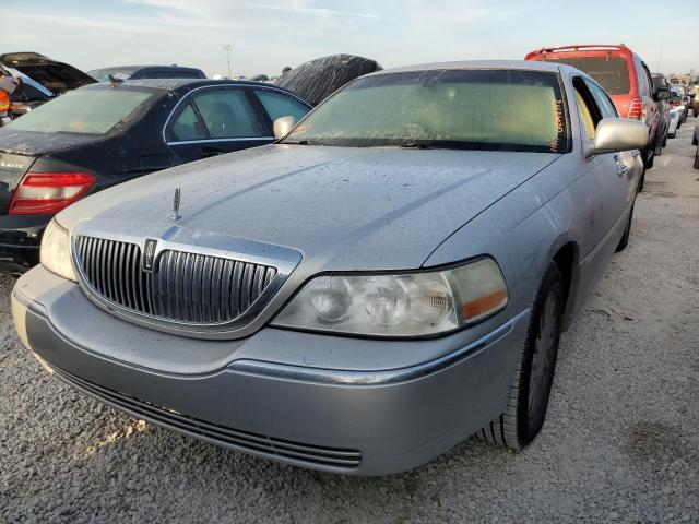 1LNHM83W04Y658328 - 2004 LINCOLN TOWN CAR U SILVER photo 2