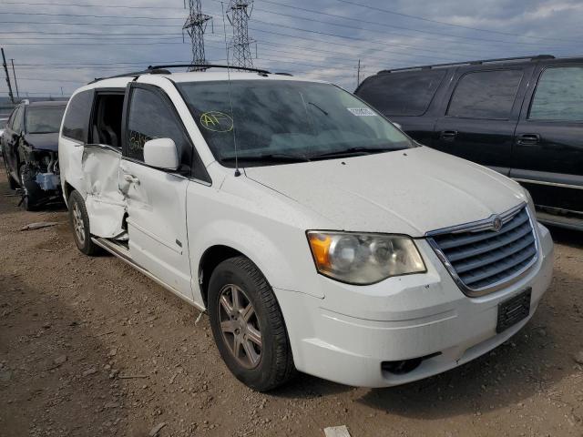 2A8HR54P28R821947 - 2008 CHRYSLER TOWN & COU WHITE photo 1