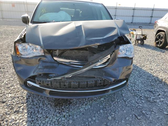 2C4RC1BG3GR228685 - 2016 CHRYSLER TOWN & COU GRAY photo 9