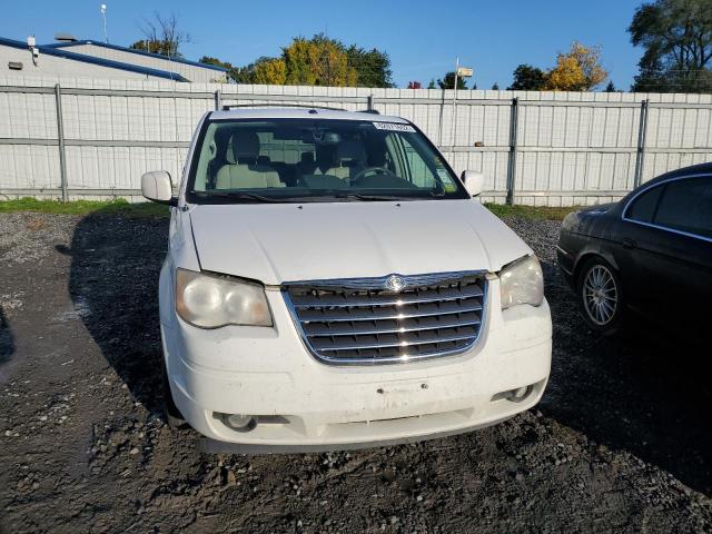 2A8HR54P48R778017 - 2008 CHRYSLER TOWN & COU WHITE photo 9