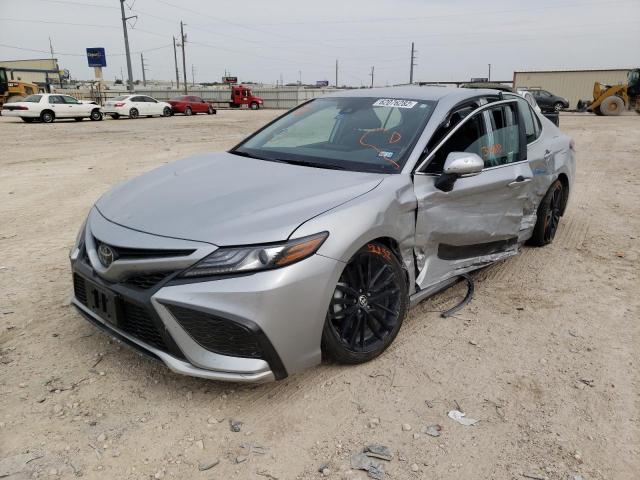 4T1K61AK0MU493914 - 2021 TOYOTA CAMRY XSE SILVER photo 2