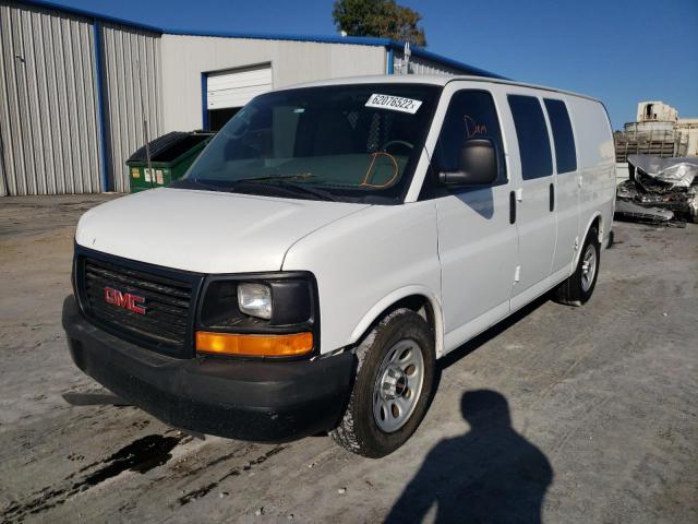 1GTS8AF40B1108570 - 2011 GMC SAVANA G15 WHITE photo 2