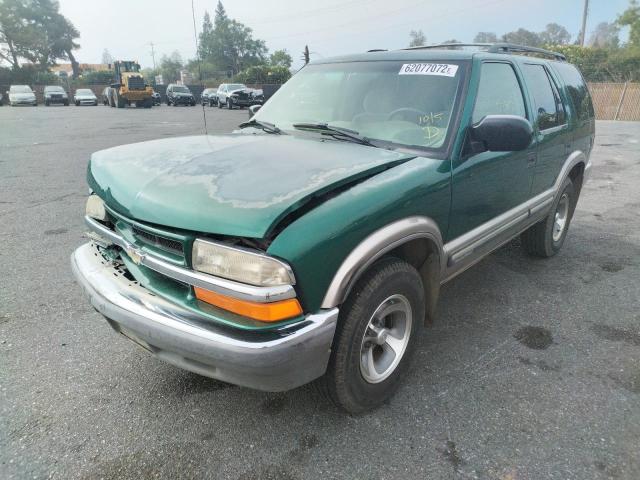 1GNCS13W3Y2269808 - 2000 CHEVROLET BLAZER GREEN photo 2