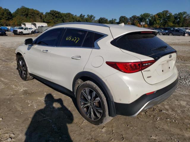 SJKCH5CR3HA027354 - 2017 INFINITI QX30 BASE WHITE photo 3