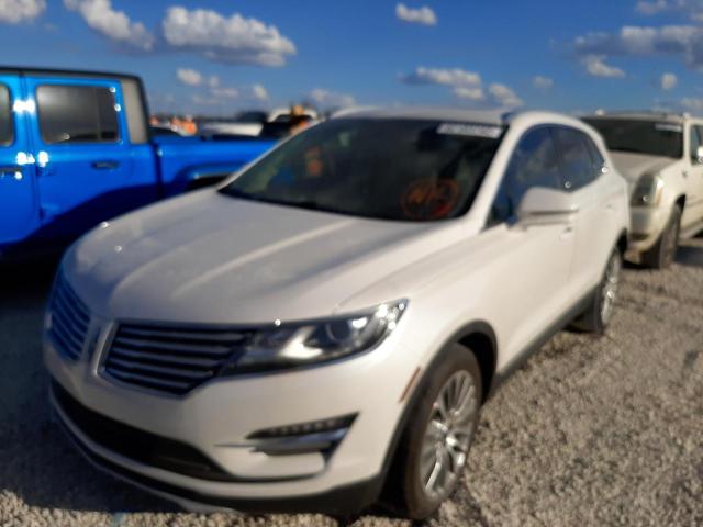 5LMCJ3C91HUL34394 - 2017 LINCOLN MKC RESERV WHITE photo 2