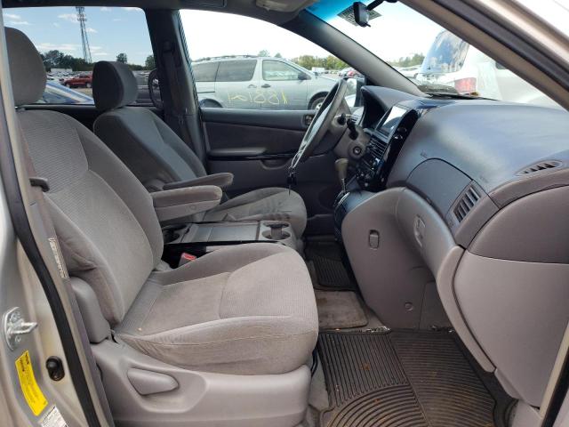 5TDBA23C44S021377 - 2004 TOYOTA SIENNA LE SILVER photo 5